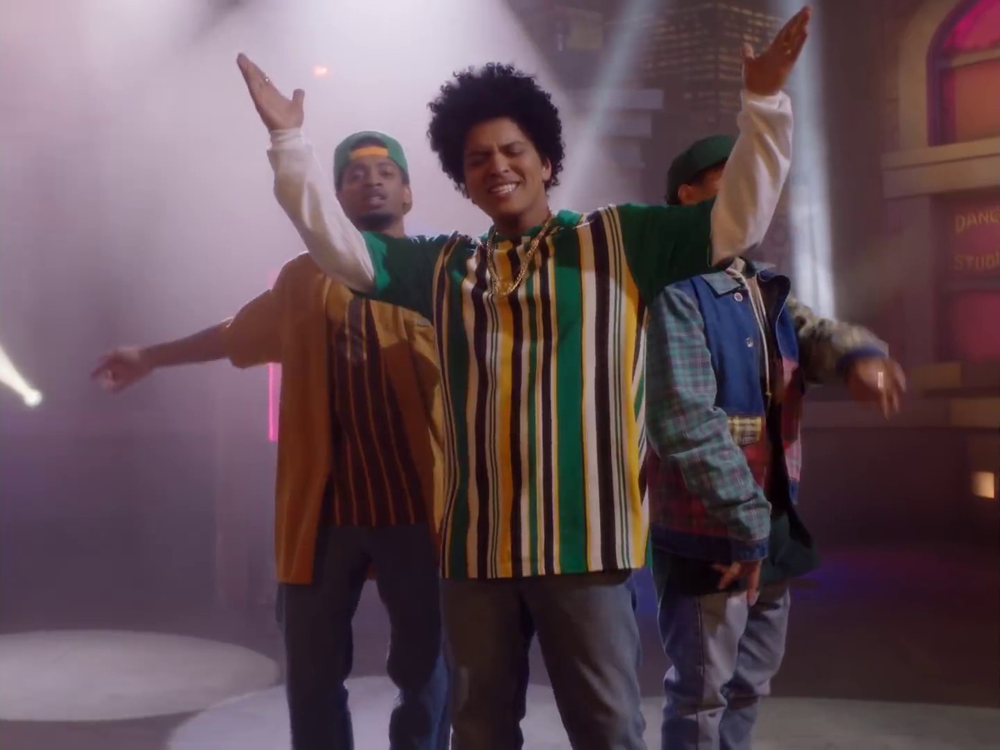 Finesse (remix) (2018) —  shot,  lighting