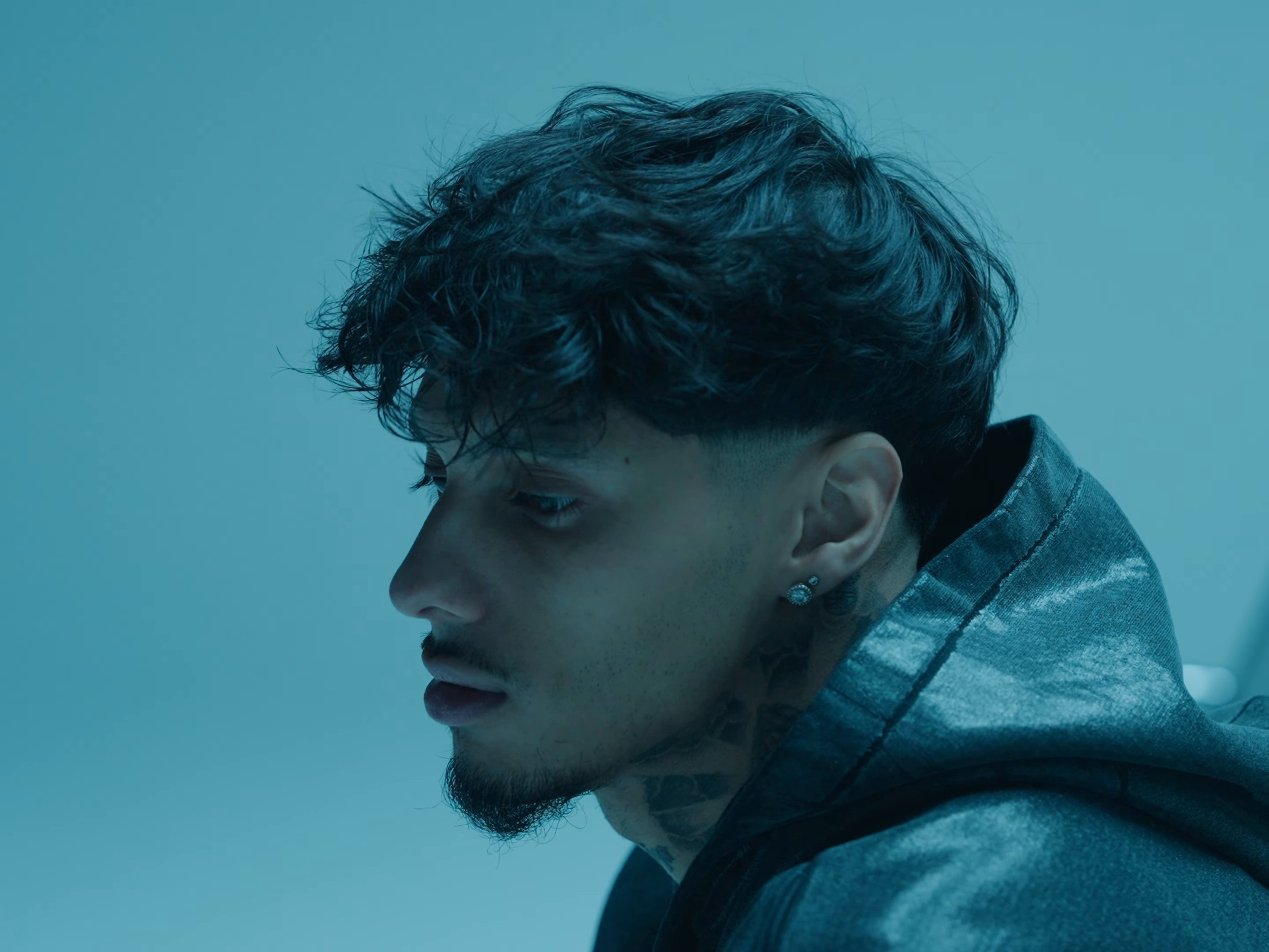 1000 PRIÈRES (2025) —  shot,  lighting