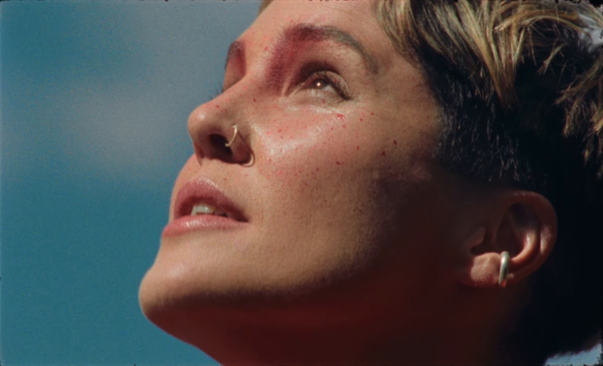 VOY CRECIENDO (2025) —  shot,  lighting