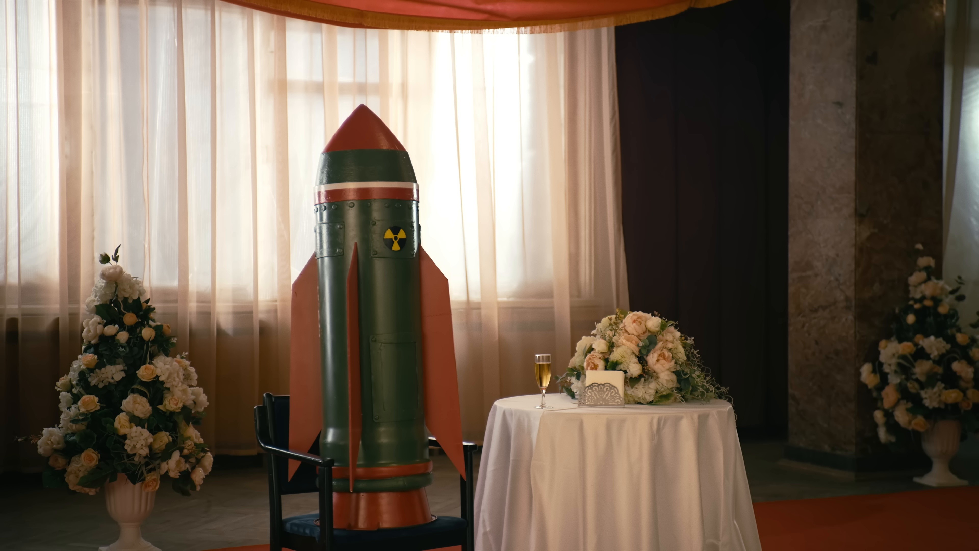 LollyBomb (2017) —  shot,  lighting