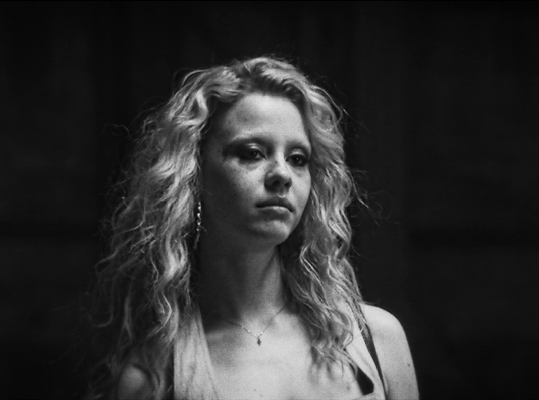 MaXXXine (2024) —  shot,  lighting