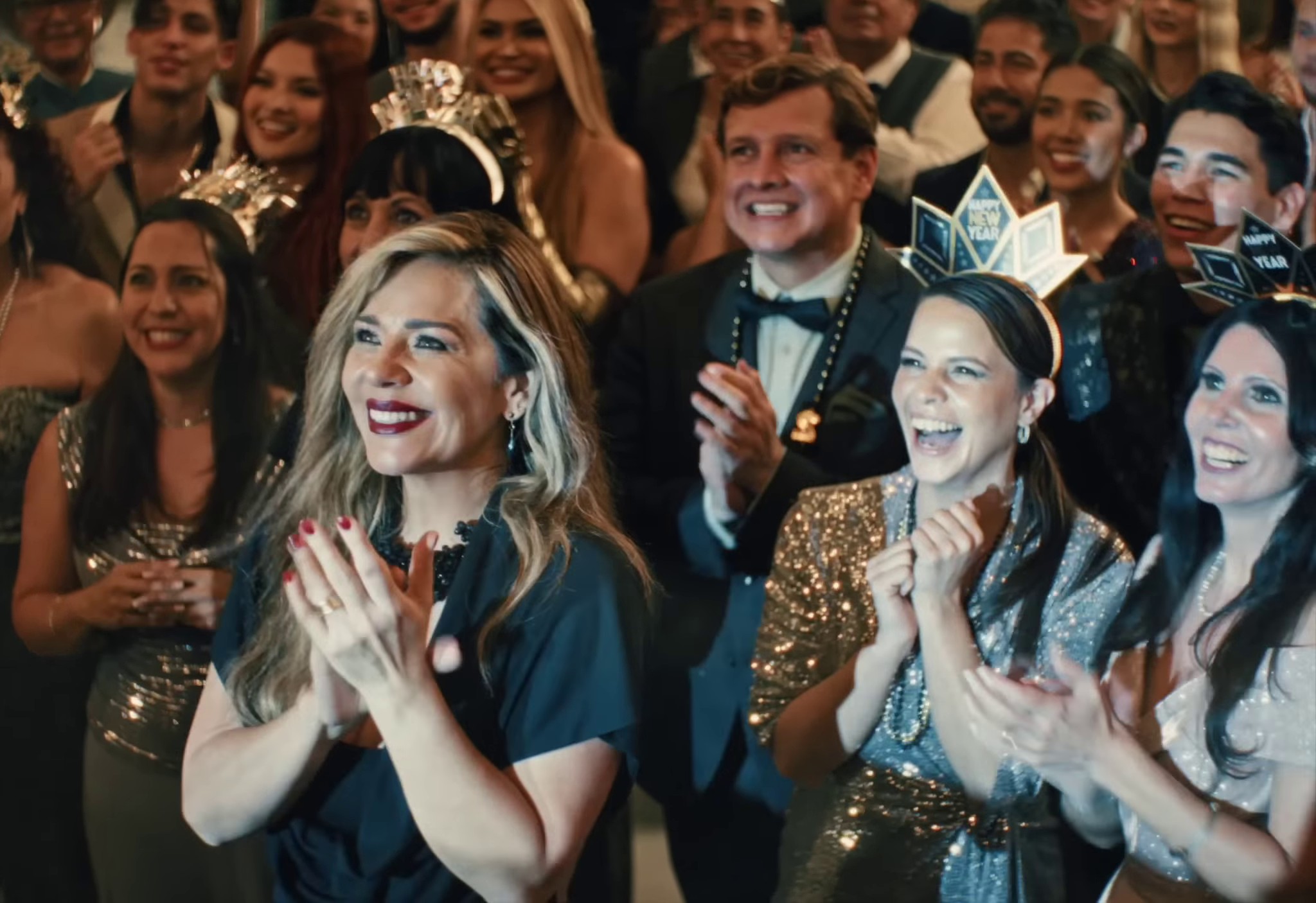 NO ME QUIERO CASAR (2023) —  shot,  lighting