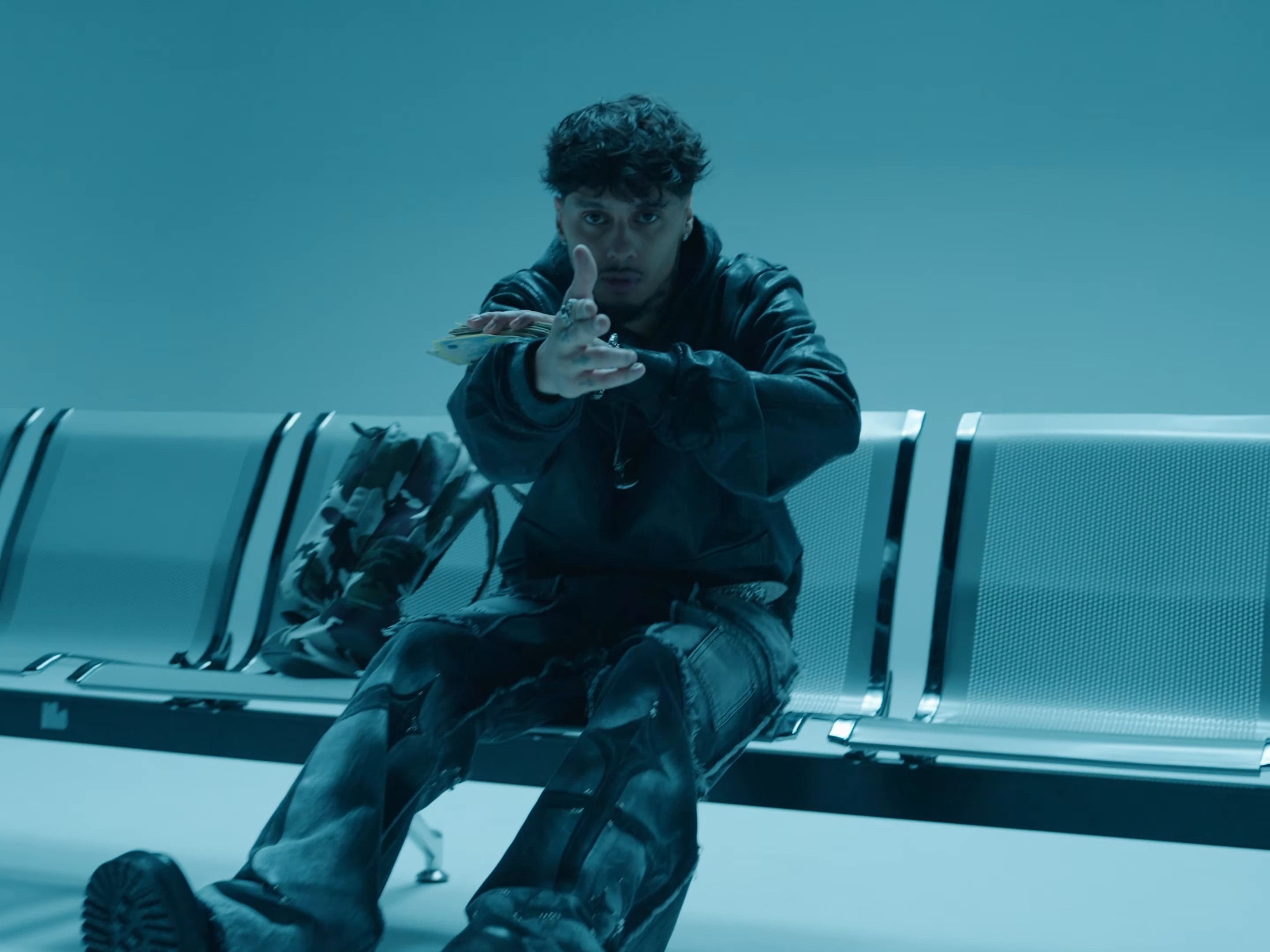 1000 PRIÈRES (2025) —  shot,  lighting