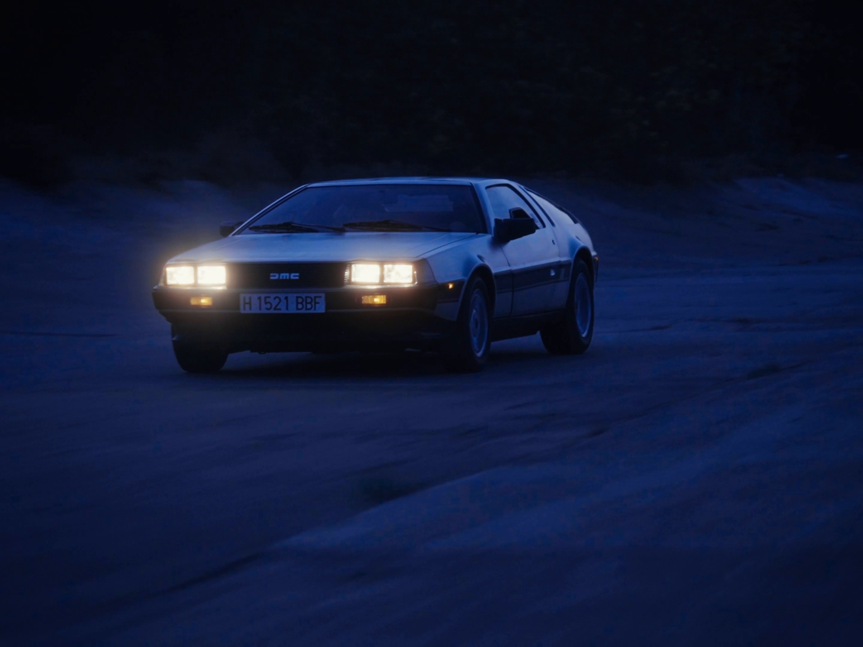 NO PIENSO LLAMAR (2023) —  shot,  lighting