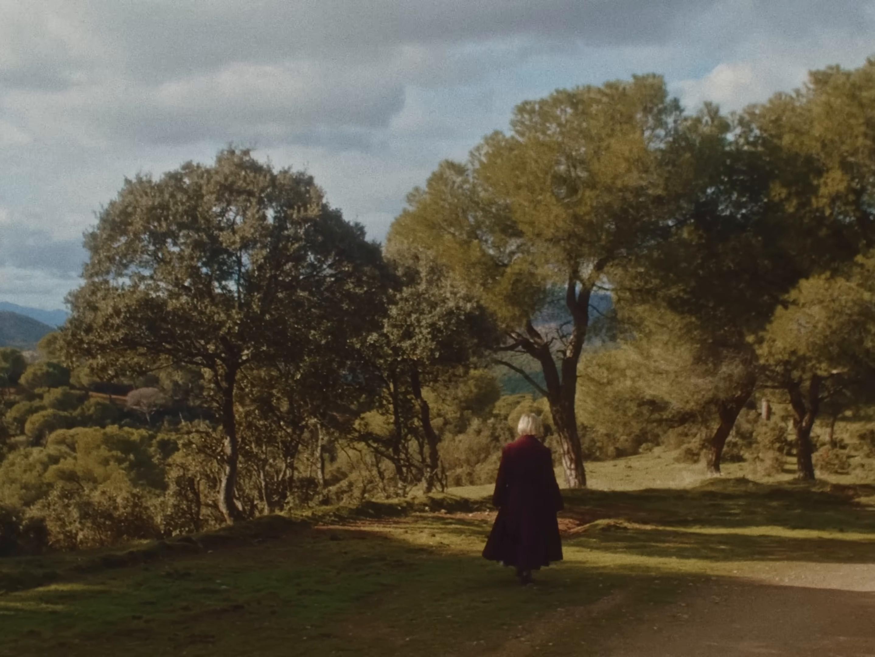 Cuando nadie mira (2026) —  shot,  lighting