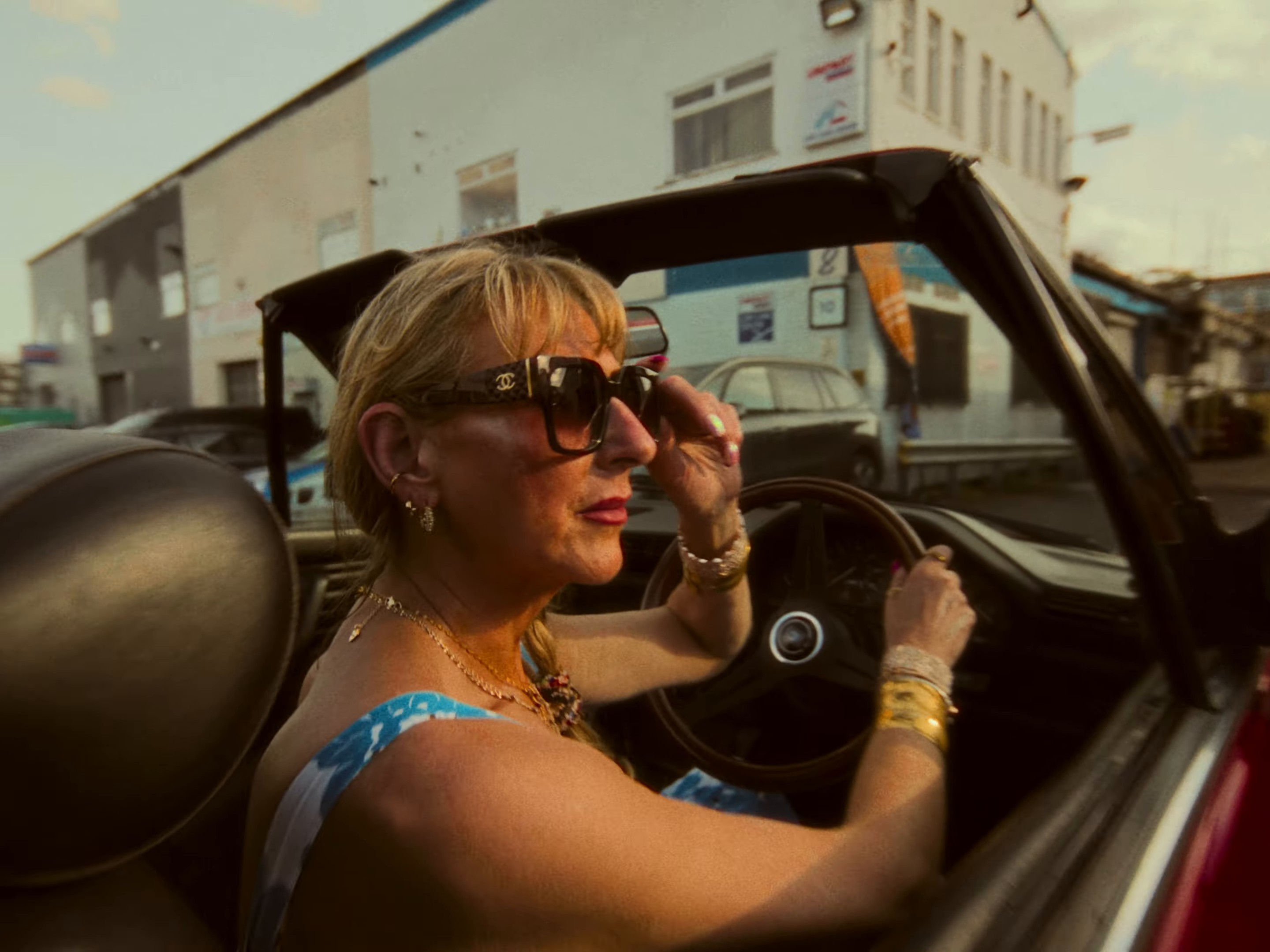 CASH LEGALE (2024) —  shot,  lighting