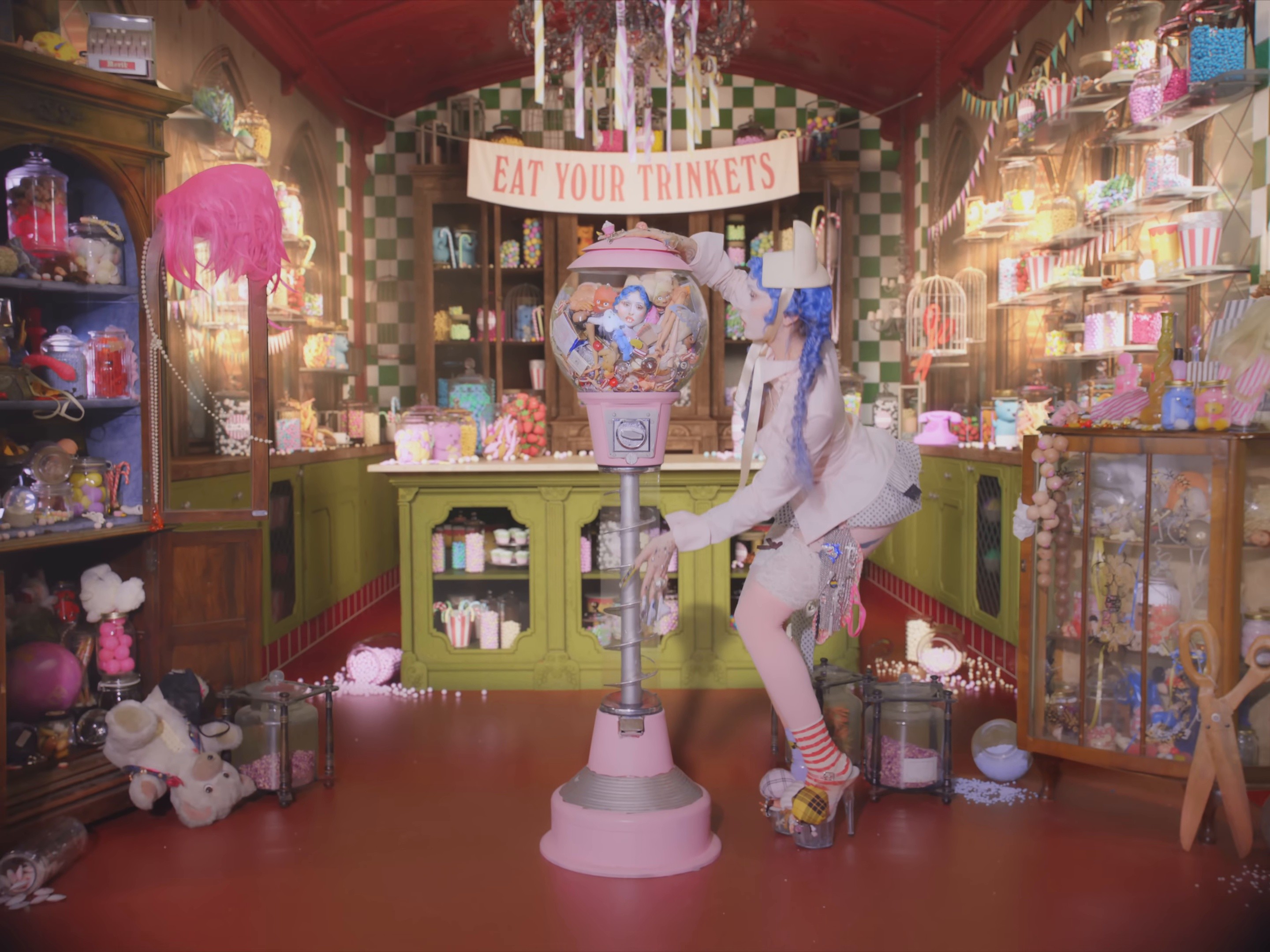 Trinkets  (2025) —  shot,  lighting