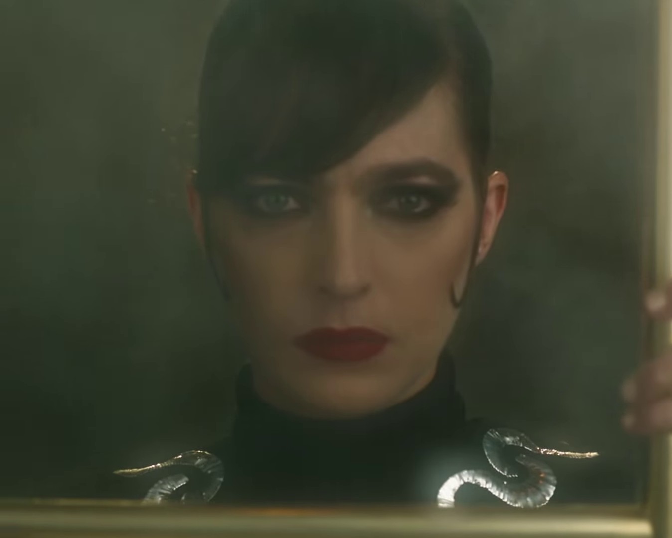 Masque d'or  (2021) —  shot,  lighting