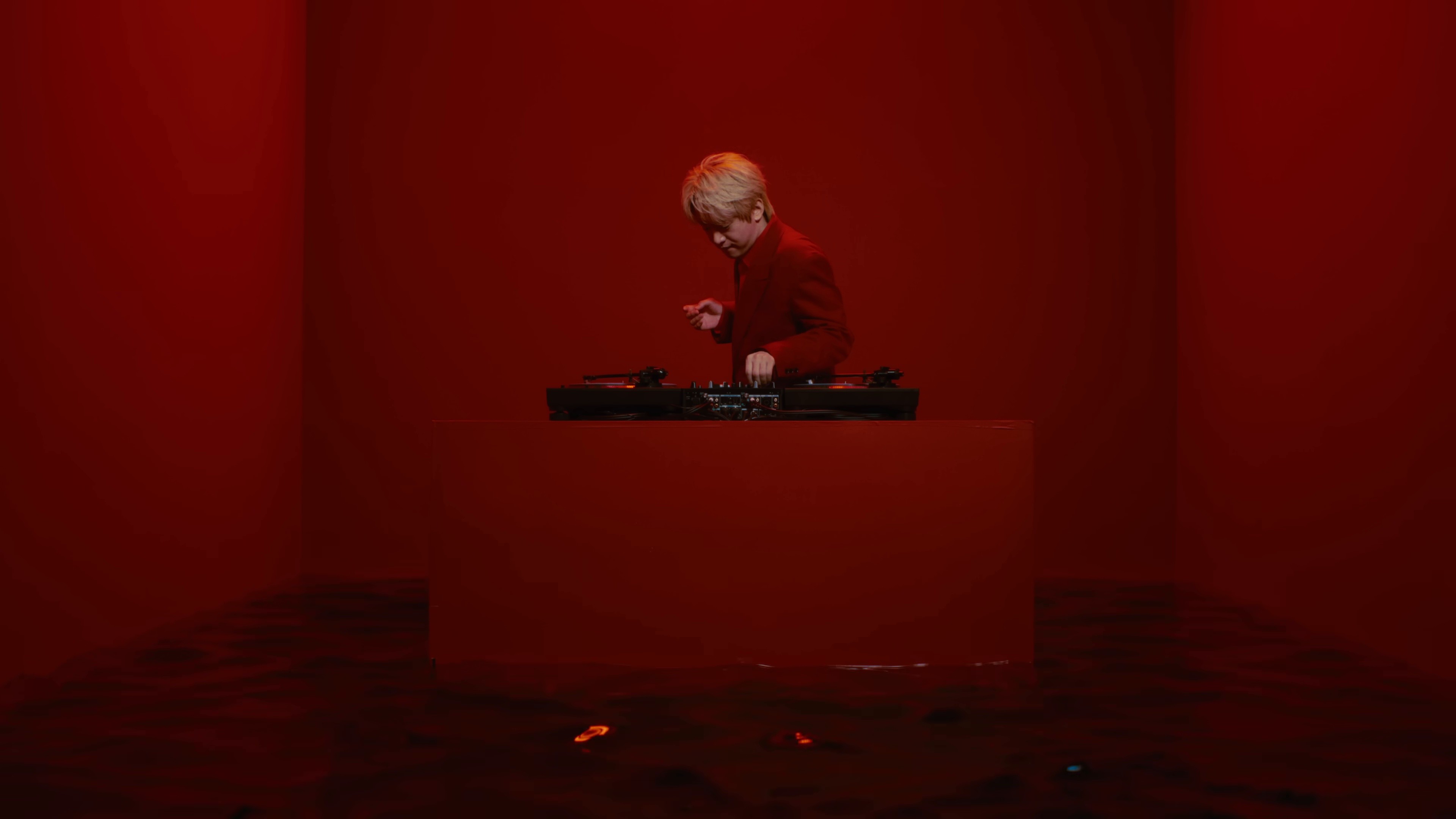 Mirage (2025) —  shot,  lighting