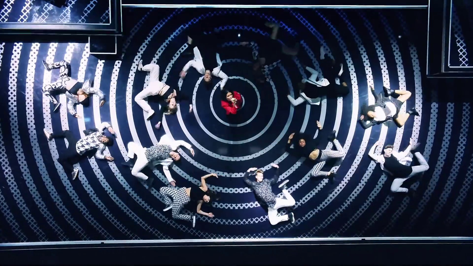 The Middle  (2018) —  shot,  lighting