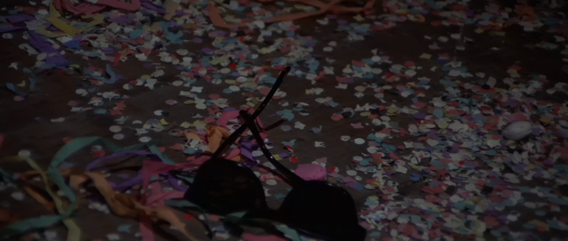 Four Flies on Grey Velvet (1971) —  shot,  lighting