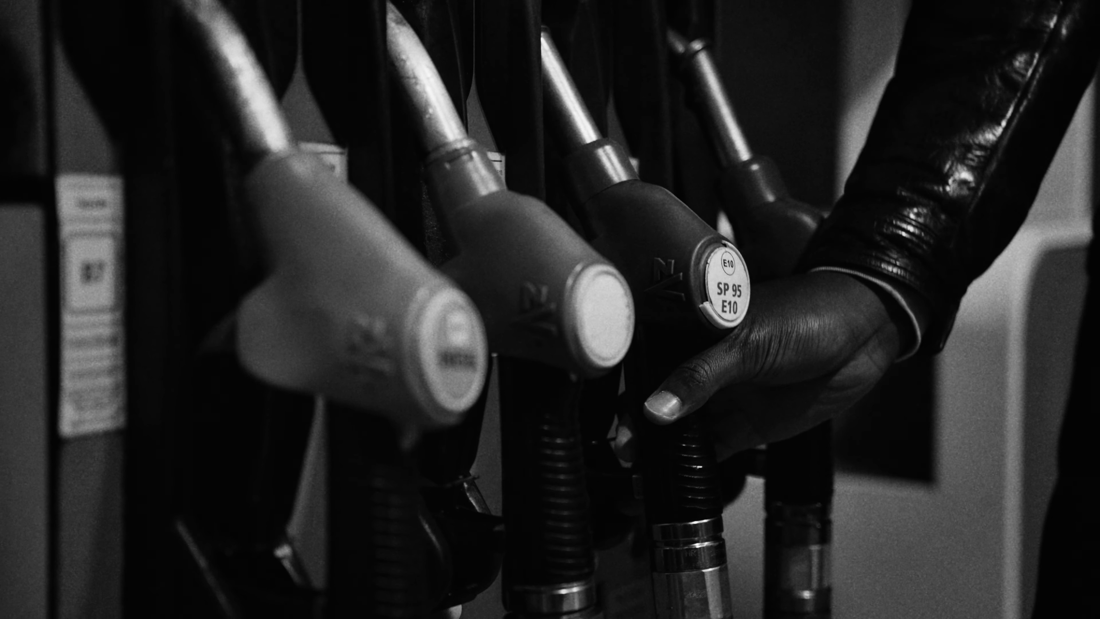 UNE GRENADE OU UN FRUIT ? (2025) —  shot,  lighting