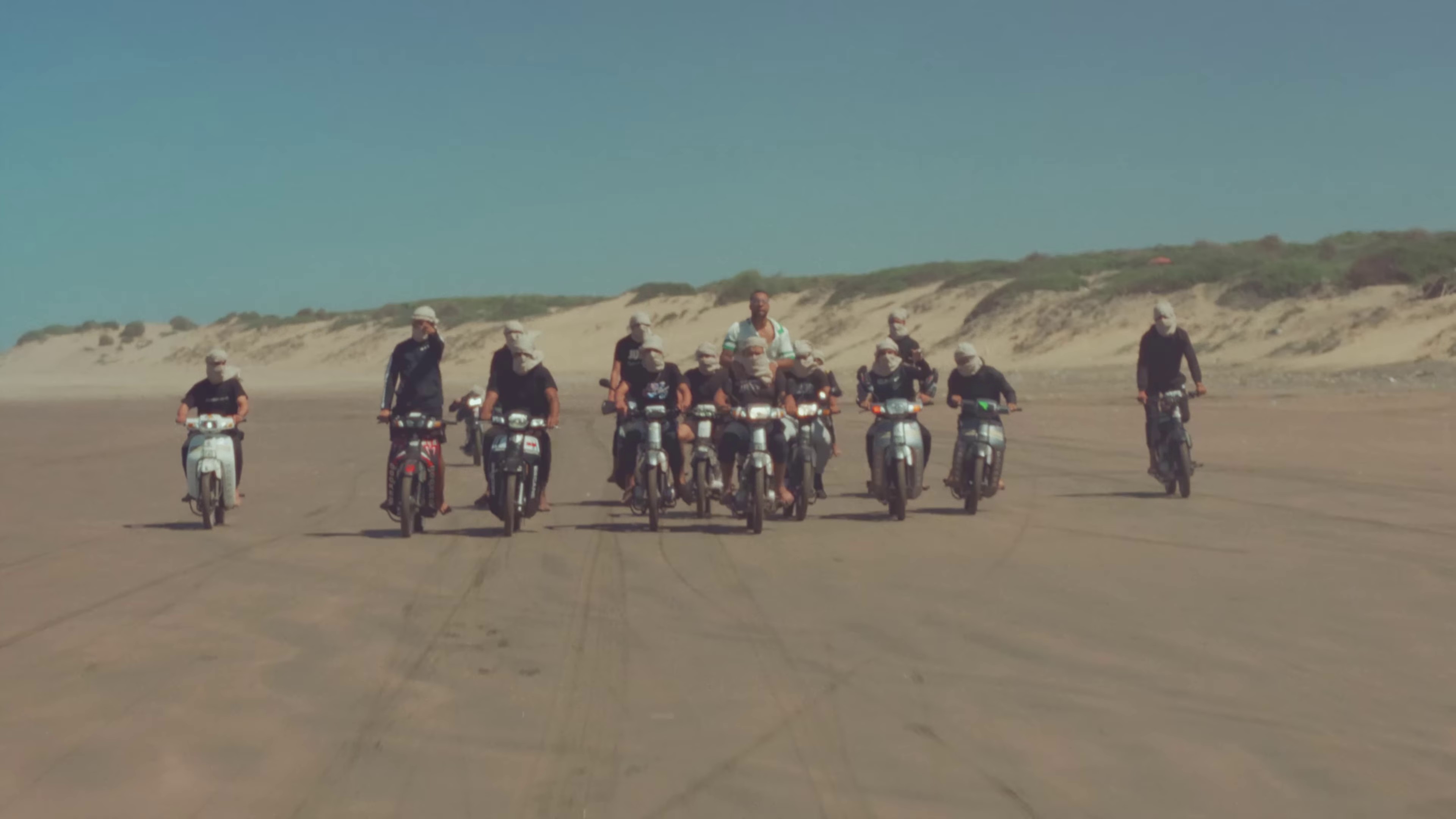 MOUJA (2022) —  shot,  lighting