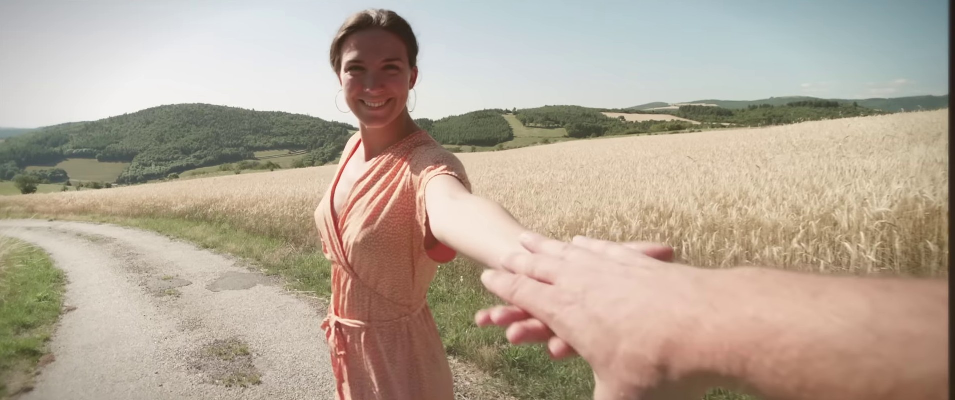 Émilie dansait  (2022) —  shot,  lighting