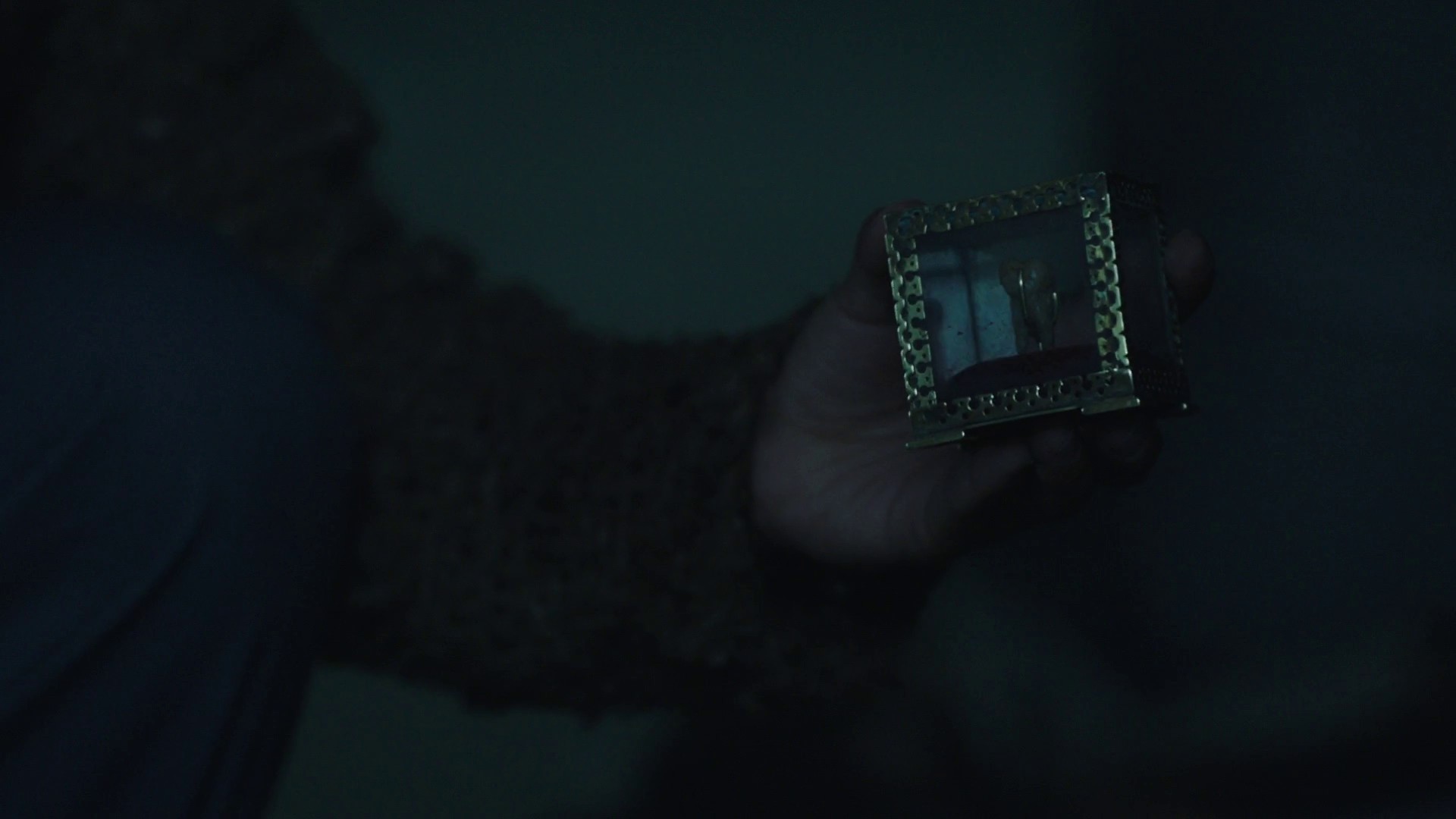 Umbilical (2020) —  shot,  lighting