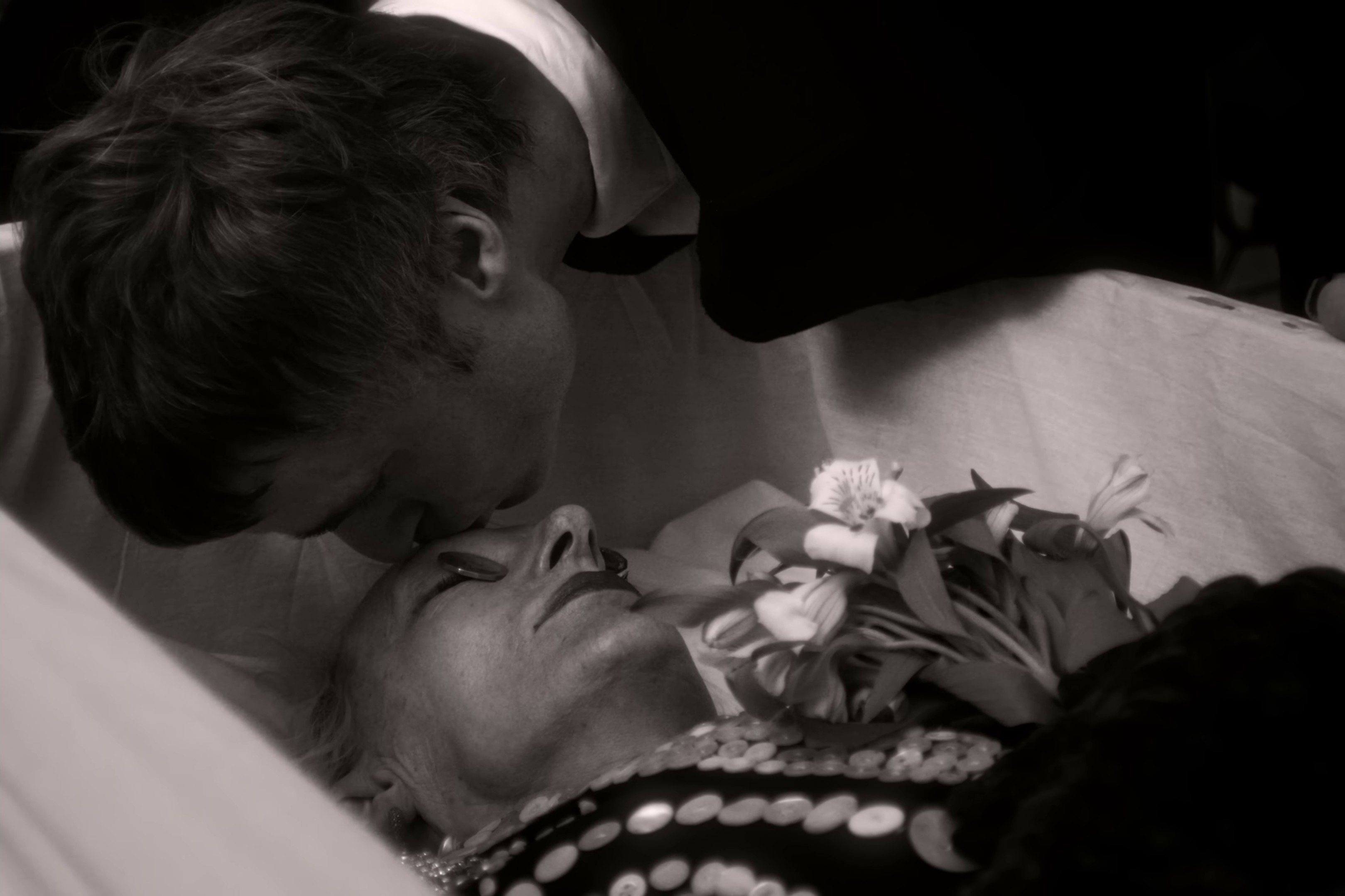 Shiver (2024) —  shot,  lighting